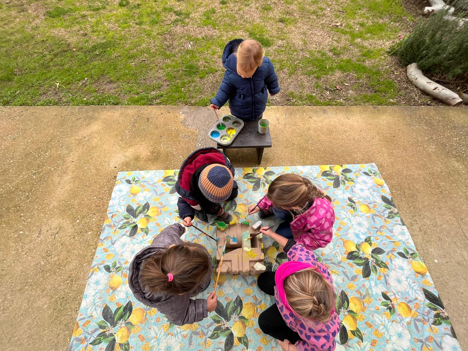 L'atelier dell'arte — Materia, colore, gesto, traccia. · centro di educazione emozionale Sentipensare, Ostia Antica